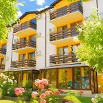 Lovely Nest With Glass Veranda