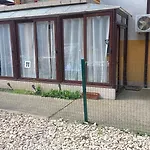 Διαμέρισμα Lovely Nest With Glass Veranda