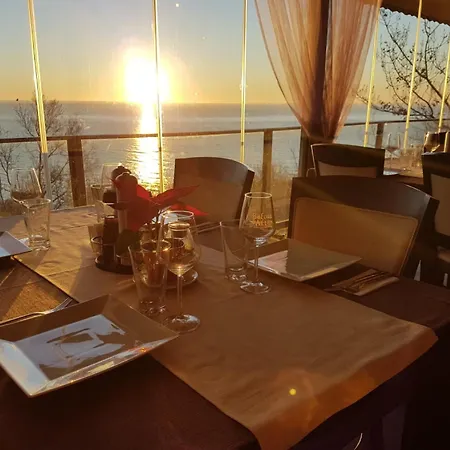 Lovely Nest With Glass Veranda Apartmán