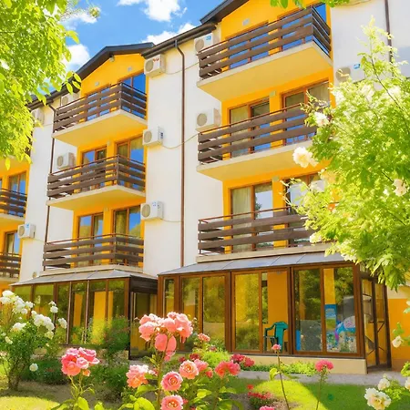 Lovely Nest With Glass Veranda