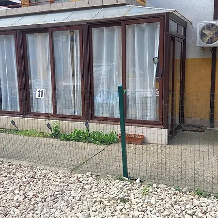 Apartman Lovely Nest With Glass Veranda